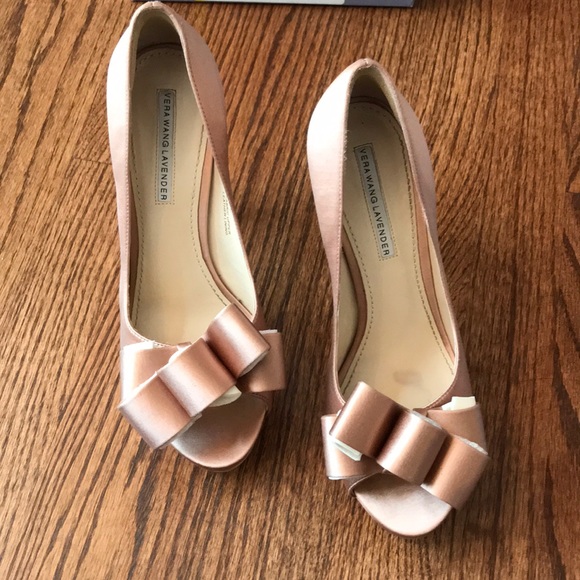 Vera Wang Lavender Heels - Picture 4 of 14